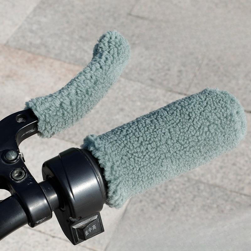New Granular Fleece Imitation Plush Handle Cover, Anti-slip, Hand Protection and Warmth Universal for Electric Bikes, Motorcycles and Tricycles