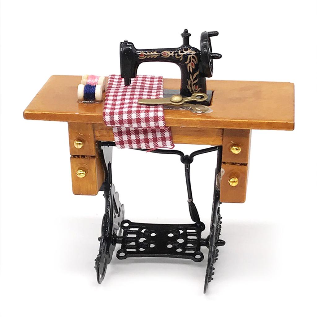 Realistyczna Miniaturowa Maszyna do Szycia Dekoracje do Domków dla Lalek Wzór Vintage dla Nostalgicznych Kolekcjonerów i Dekoracji Domu