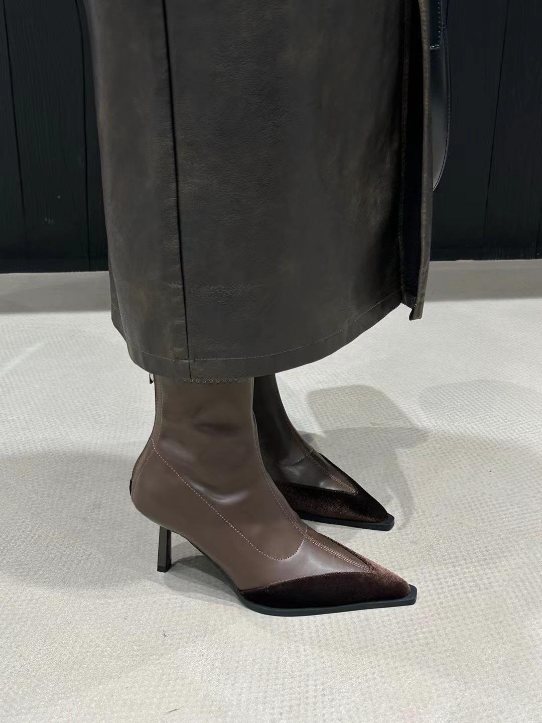 

Женская обувь 2024 Осень Зима Новые бархатные сращенные остроконечные сапоги на среднем каблуке Женские короткие сапоги на высоком каблуке Женская обувь до середины икры 39 коричневый