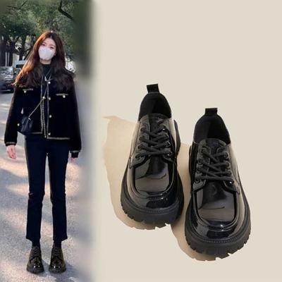 Kleine Lederschuhe für Damen im britischen Stil, Frühling und Herbst 2024, neue modische, dicke schwarze, vielseitige Schnürschuhe für Damen