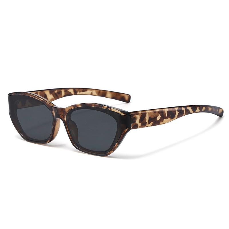 2026 Retro Spicy Cat Eye Black Frame Slimming Sunglasses for Men & Women – High-End UV Protection