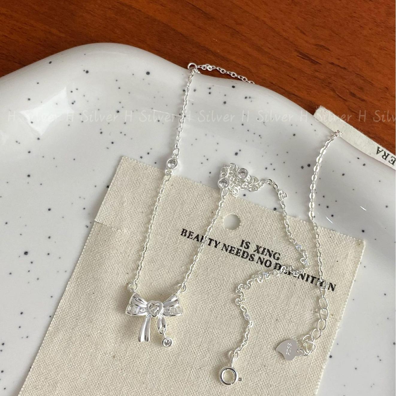 

Sterling Silver Bow Necklace: Fashionable S925 High-End Clavicle Chain 925 Silver