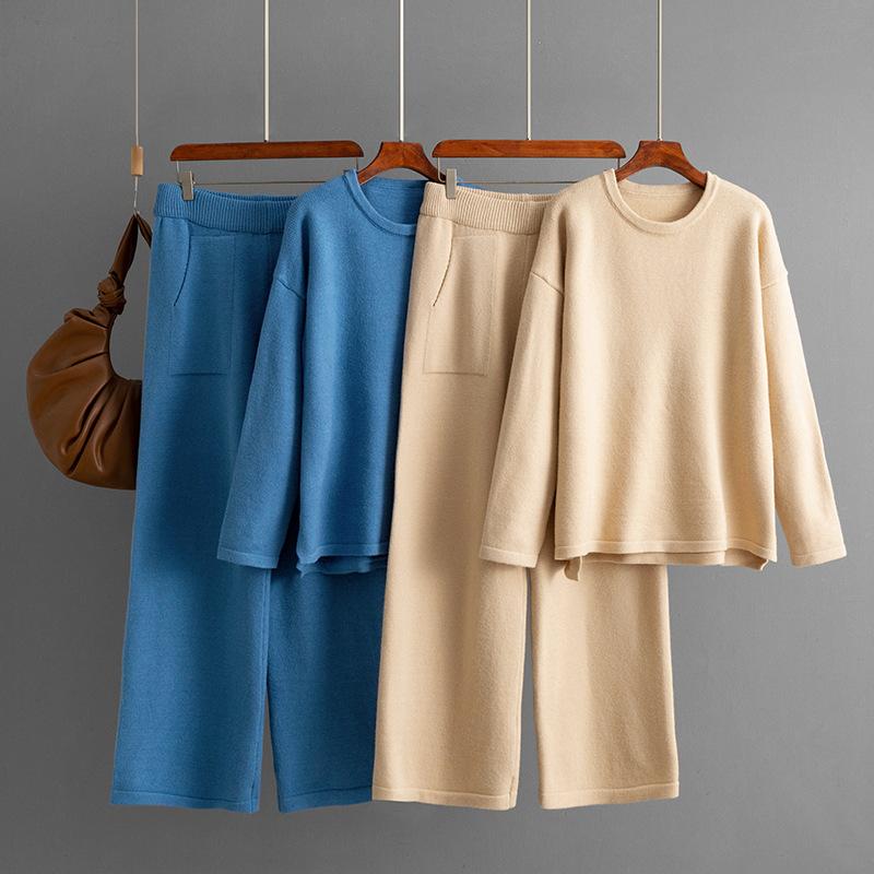 A Two-piece Solid Color Set of Loose Knitted Round-neck Sweaters and Fashionable Casual Wide-leg Pants for Autumn and Winter