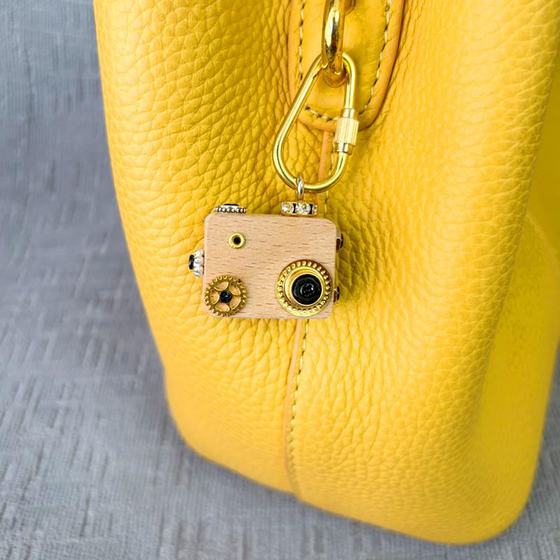 1PC Wooden Metal Cute Car Shape Unique Robot Pendant Creative Personality Ornaments Punk Purse Bag Hanging Car Keychain