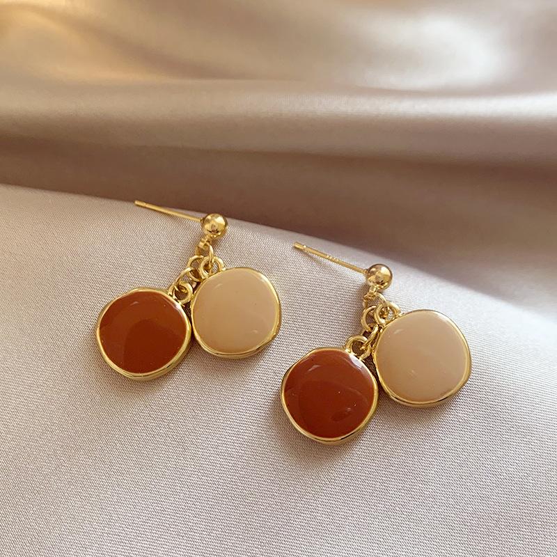 Maillard Retro Coffee Earrings Vintage Hong Kong Luxury Studs Chic Versatile Accessories for Women