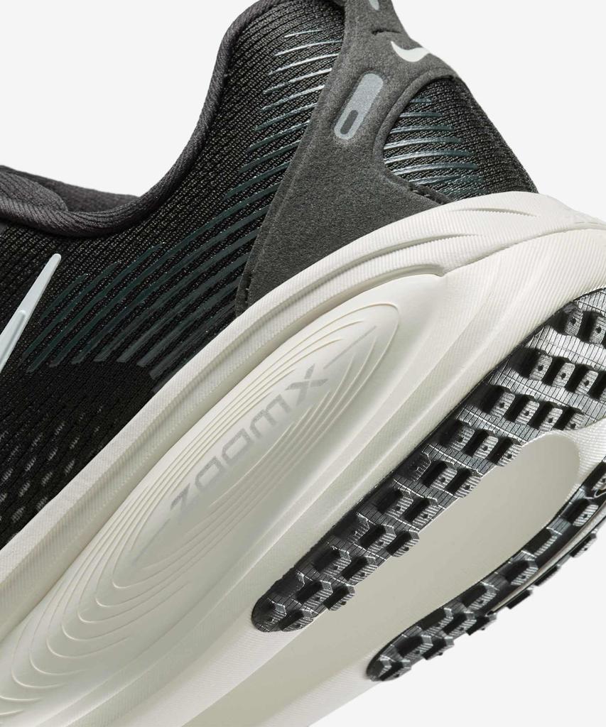 Nike Vomero 18 W - Black:Coconut Milk:Light Iron Ore:Summit White / Hm6804-005