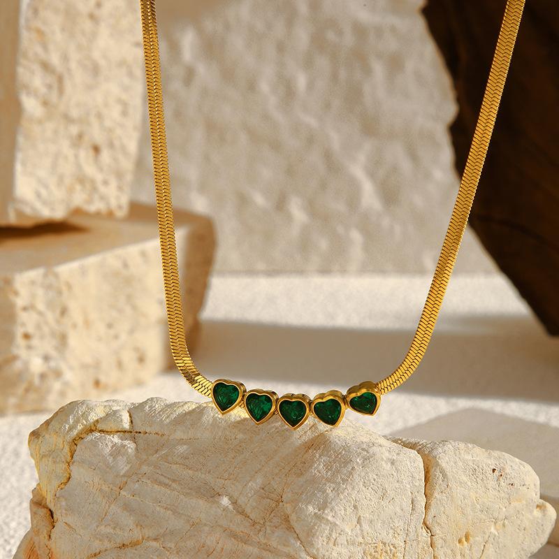 Chalcedony heart-shaped titanium steel necklace women's light luxury high-end jewelry stainless steel electroplated 18K gold collarbone chain