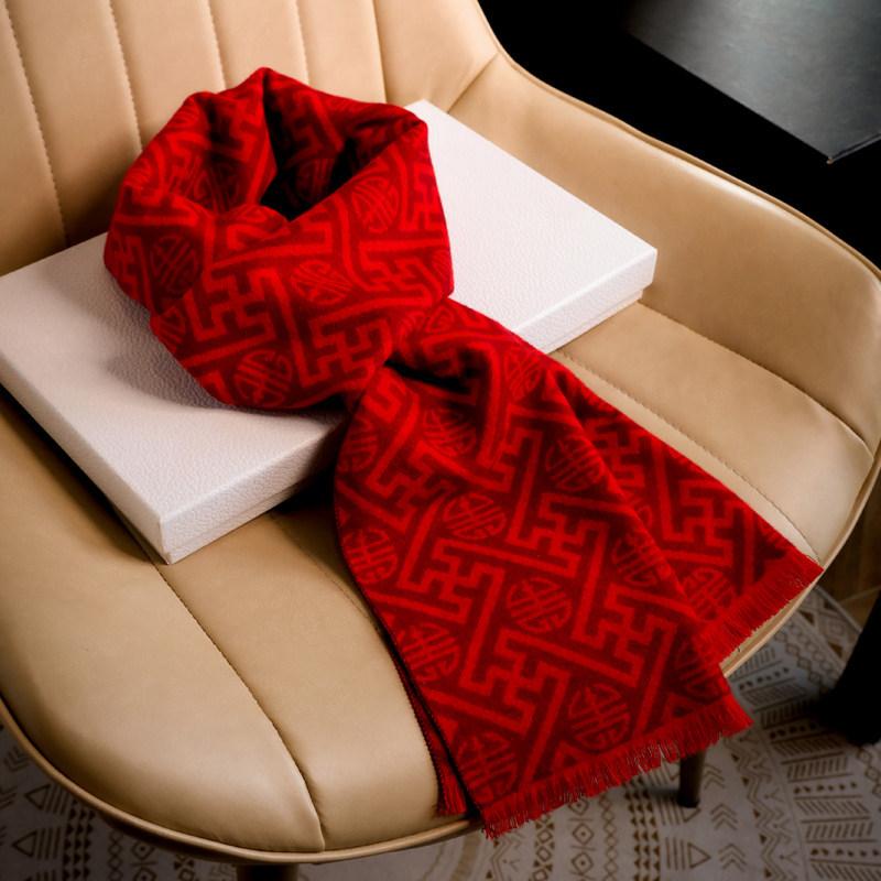 Year of the sheep old man scarf grandma mother birthday gift red in the elderly man and woman gift box for elders in winter