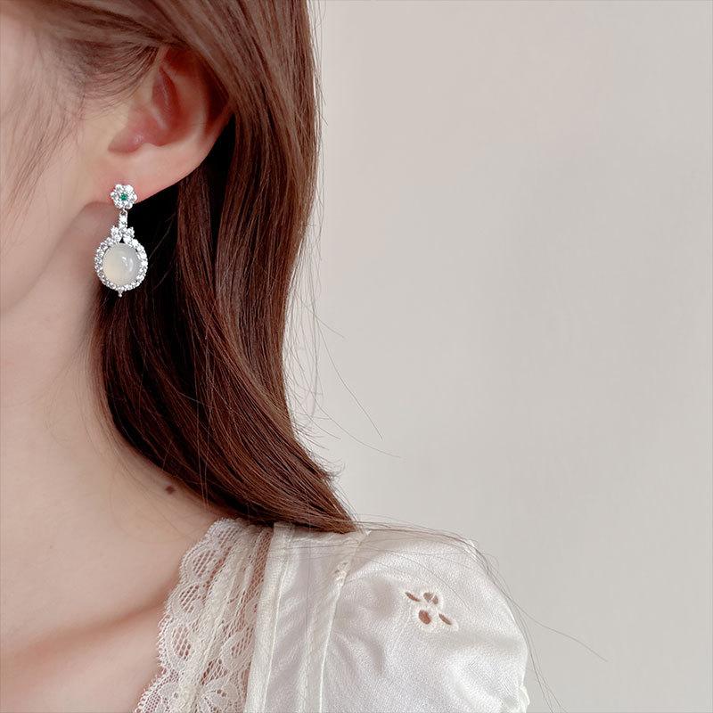 Ladies' Light Luxury Design Elegant Flower Oval Earrings Fashionable and Versatile Niche Design Earrings Daily Accessories