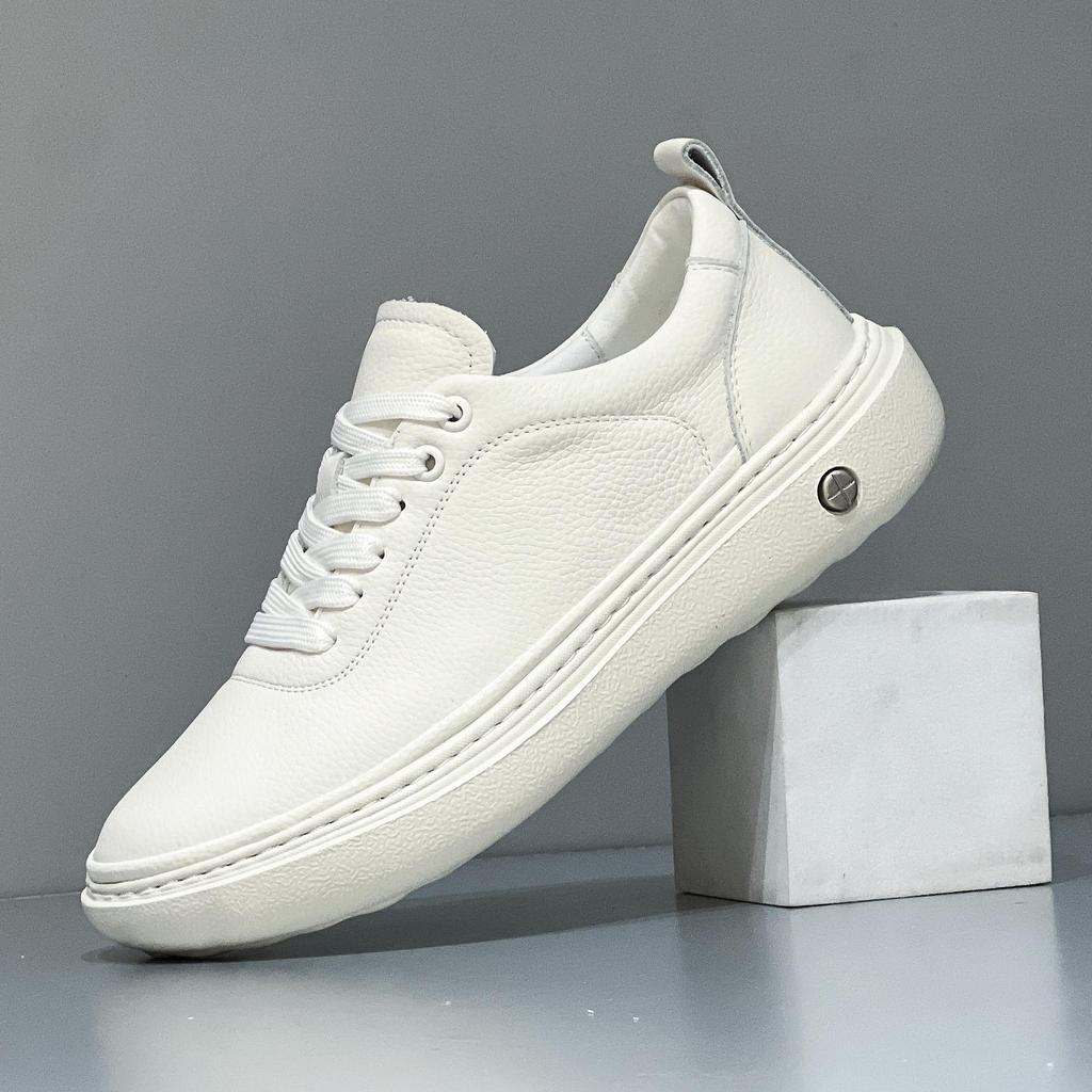 Men's Soft Sole White Leather Board Shoes – Lightweight, Breathable, Luxurious Simplicity