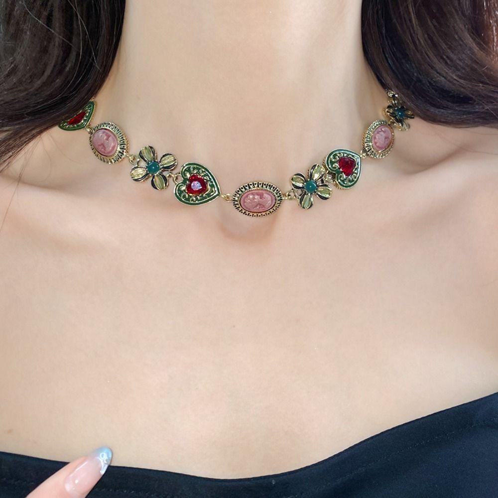 Zink Zinklegierung Herz Cameo Schmuckset Elegante Retro Geprägte Ohrringe Brillantes Vintage Halsketten Set Party