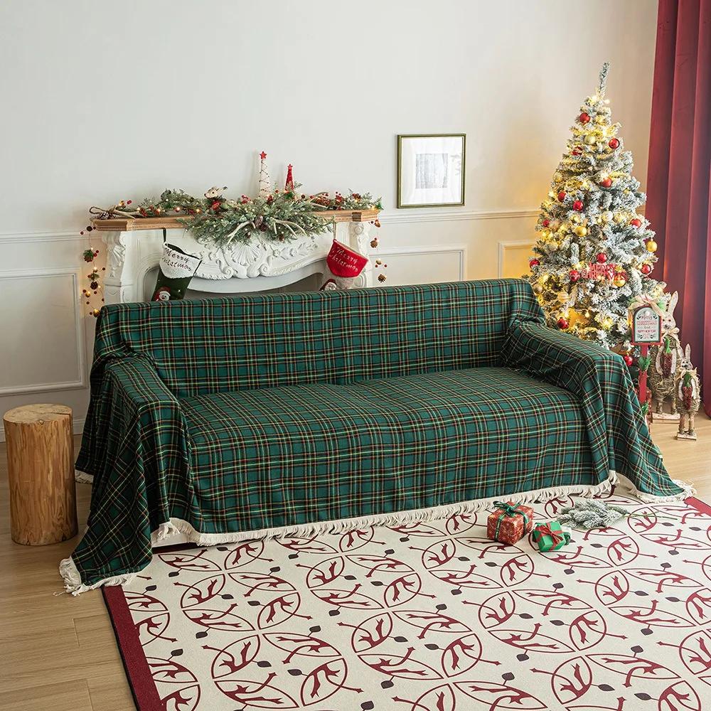 1PC Christmas Plaid Couch Cover with Tassel Christmas Atmosphere Sofa Towel Retro Holiday Red and Green Grid Cover Cloth Towels
