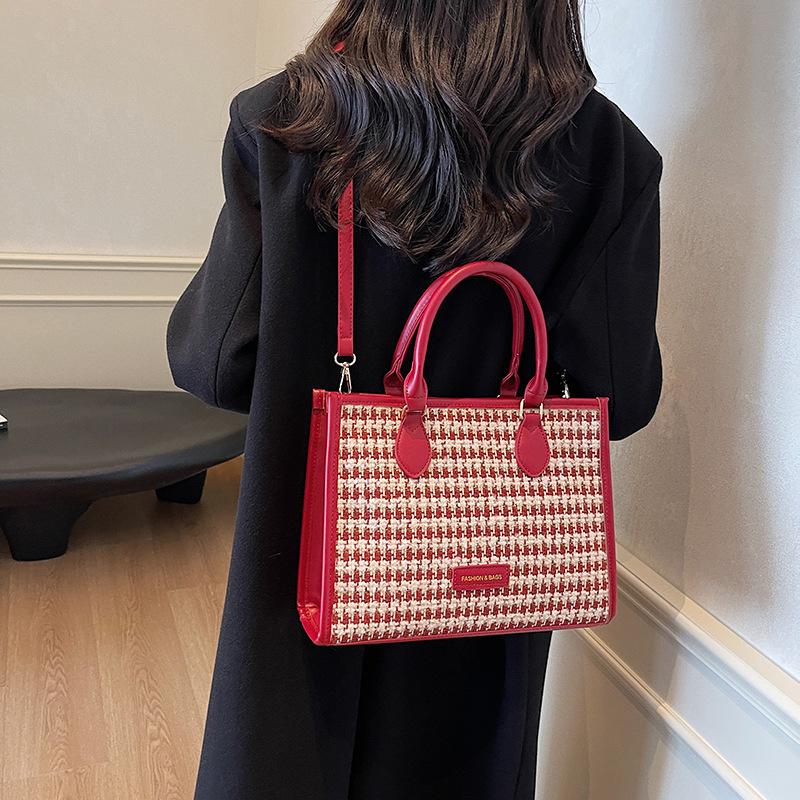 Design fashionable texture contrasting color tote bag large-capacity commuter women's bag 2025 autumn new bridal wedding bag