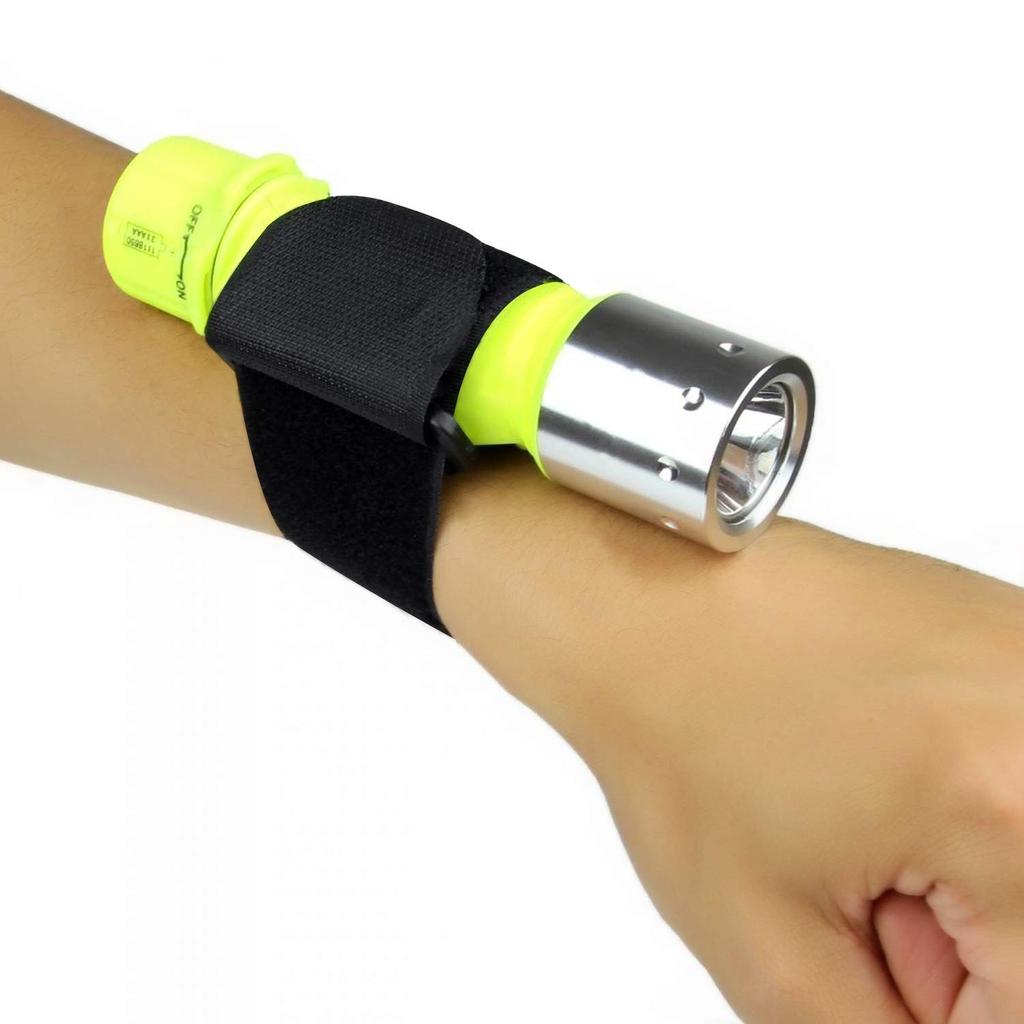 1800 Lumens Professional Diving LED Flashlight with T6 LED Underwater Handheld Scuba Safety Diver Lamp Not Ultra-Bright Chip, 3AAA/18650 Compatible,