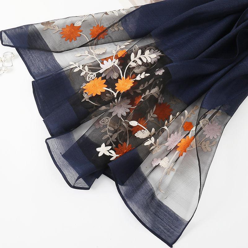 Eleganter Schal aus Seidenmischung mit Blumenstickereien – Atmungsaktives, sonnenschützendes und vielseitiges Tuch für stilvolle Wärme