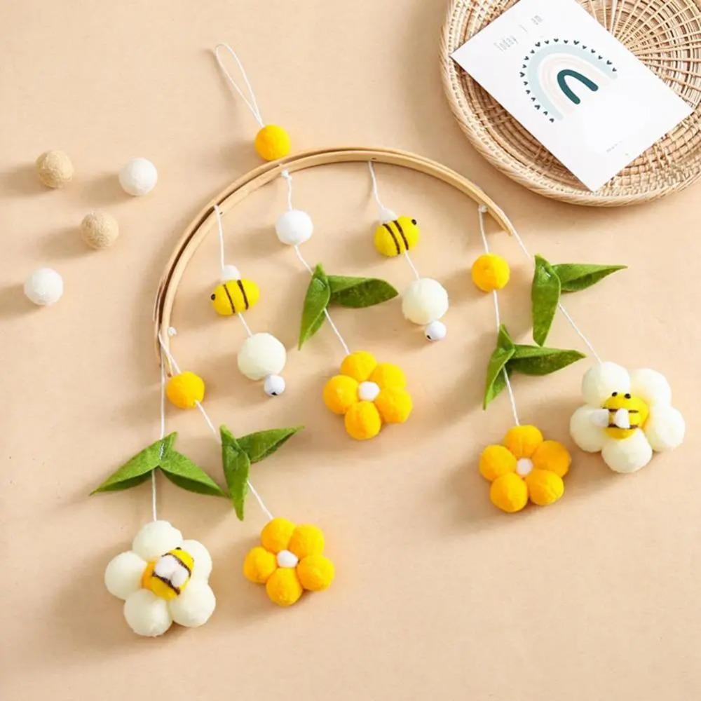 

Cartoon Bee Wind Chime Cute Bee Bell Pendant Photography Props Baby Cribs Rattle Thanksgiving Bee Wind Chime