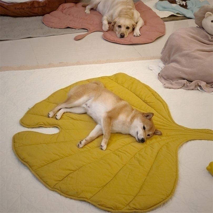 Modern Leaf Pet Pad Aesthetic Dog Cat Sleeping Mat Soft Thick Washable Comfortable Crate Mat for Stylish Home Decor Floor Bed