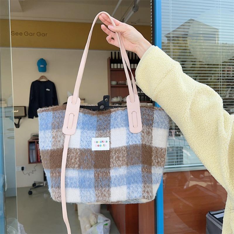 Maillard Large-capacity Plaid Bag Women's Commuter Shoulder Bag Woolen Model Autumn and Winter New Women's Bag