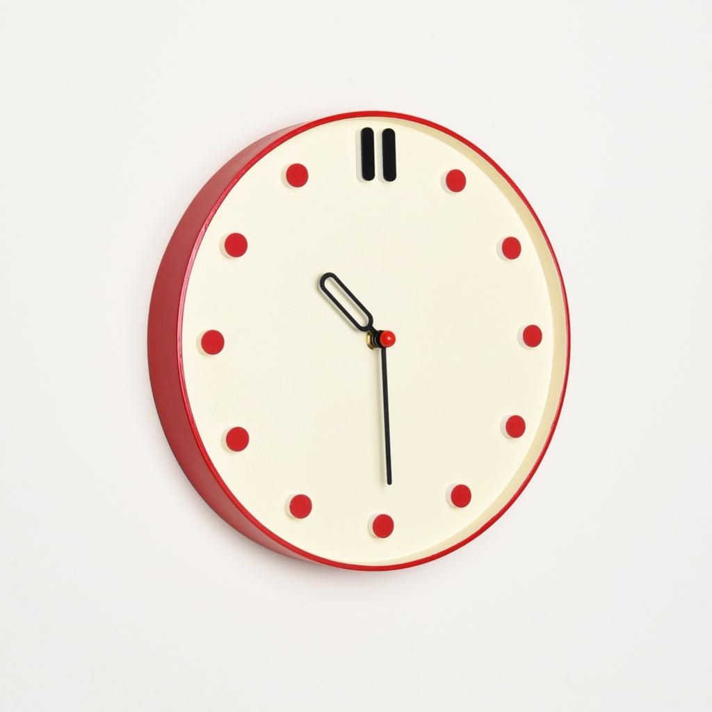 Dopamine Retro Red Atmosphere Clock Japanese and Korean Design Simple Living Room Silent Punch-free Wall Clock