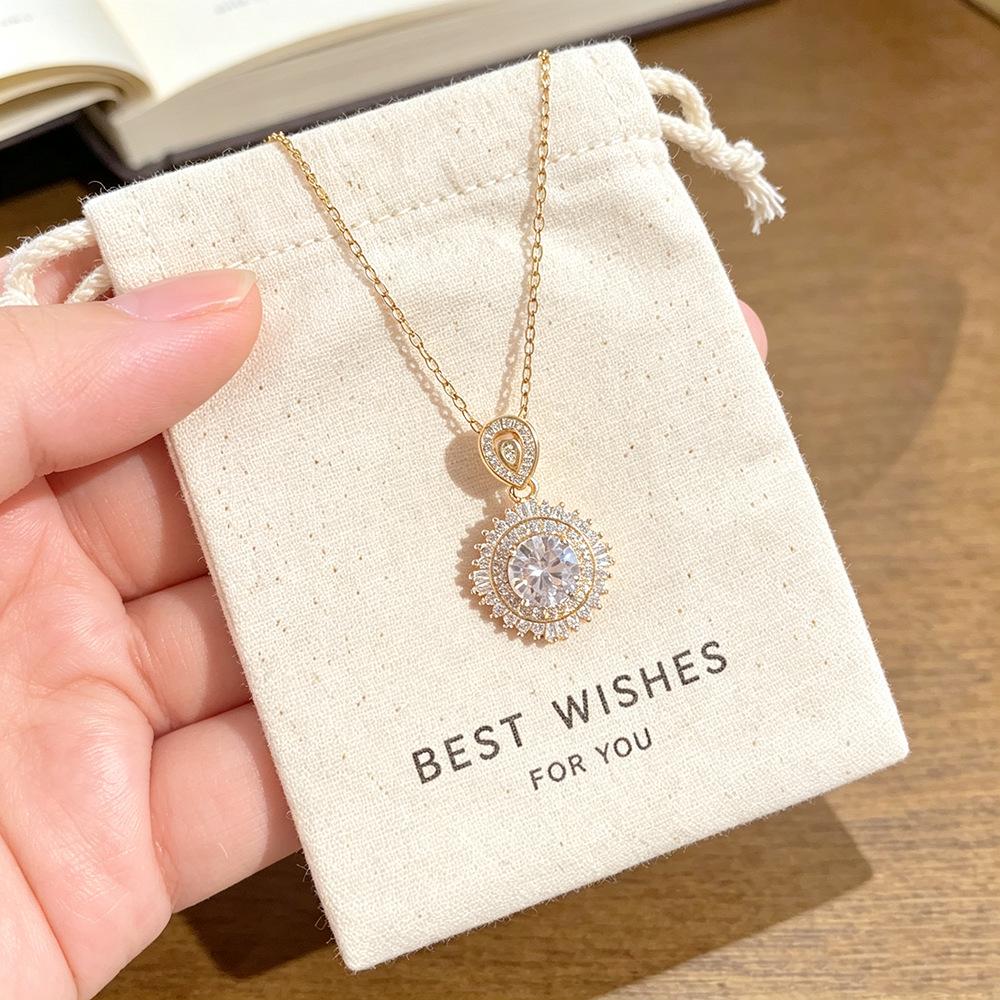 Luxury European-American Sunflower Pendant Necklace – Elegant Diamond Clavicle Chain for Women