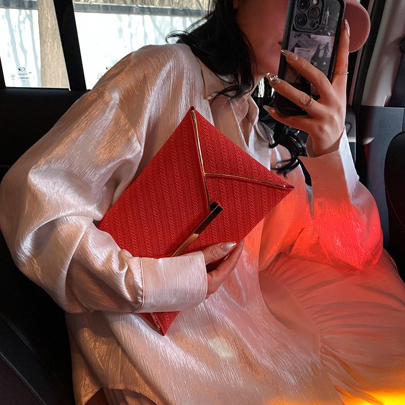 Spring New Simple Hand-held Small Square Bag Envelope New Handbag High-value Niche Design Light Luxury Bag