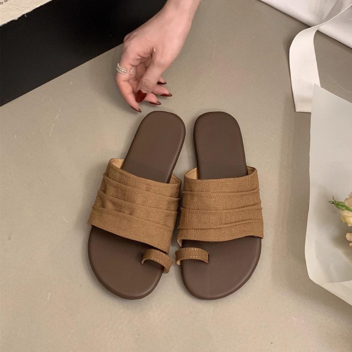 

Design sense sleeve toe flat slippers women s outer wear summer 2025 new casual one-word drag temperament beach women s shoes 35