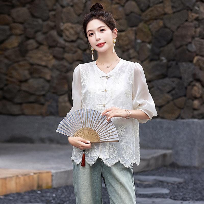 2025 Spring/Autumn Women's Retro Embroidered Short Jacket: Lightweight, Sun-Protection