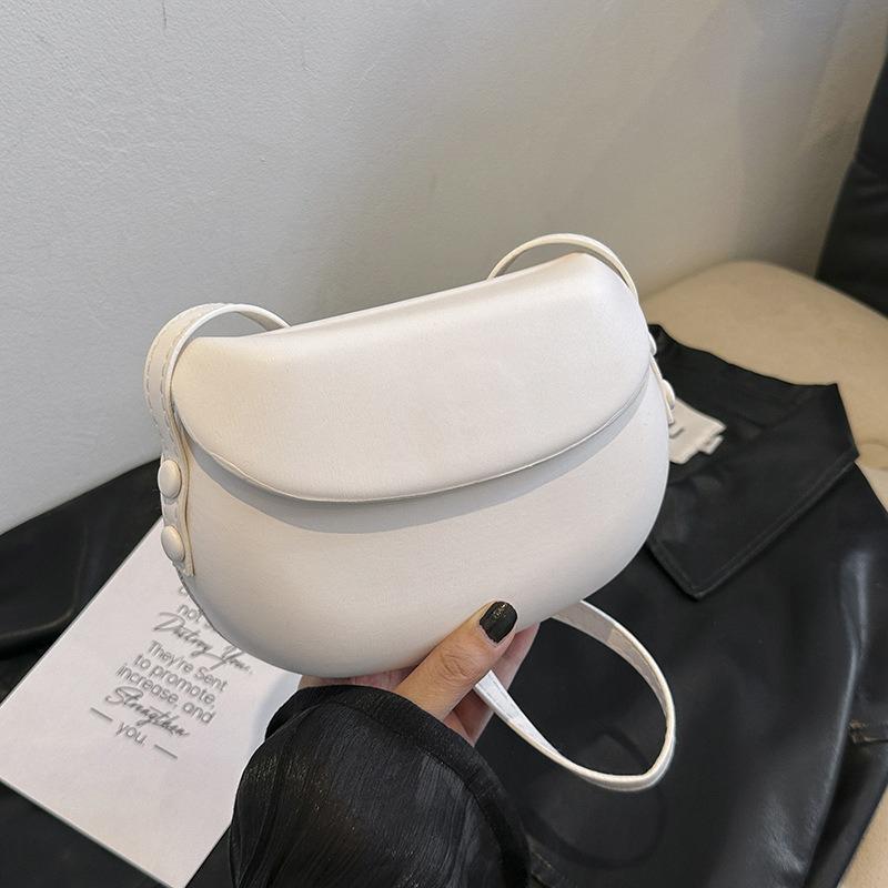 New Trendy Single-shoulder Crossbody Bag for Women with High-end Feel and Versatile Commuting Saddle Bag Features A Niche Design