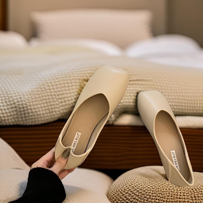 

Single shoes women s flat-soled ladyshoes 2025 spring new shallow mouth grandma shoes one pedal Doudou shoes Mary Jane shoes two shoes 35