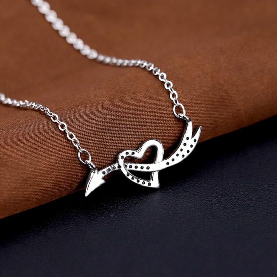 Choker Necklace Alloy Heart-Shaped Pendant Necklace with Sparkling Rhinestones Adjustable Gift Length Necklace Jewelry