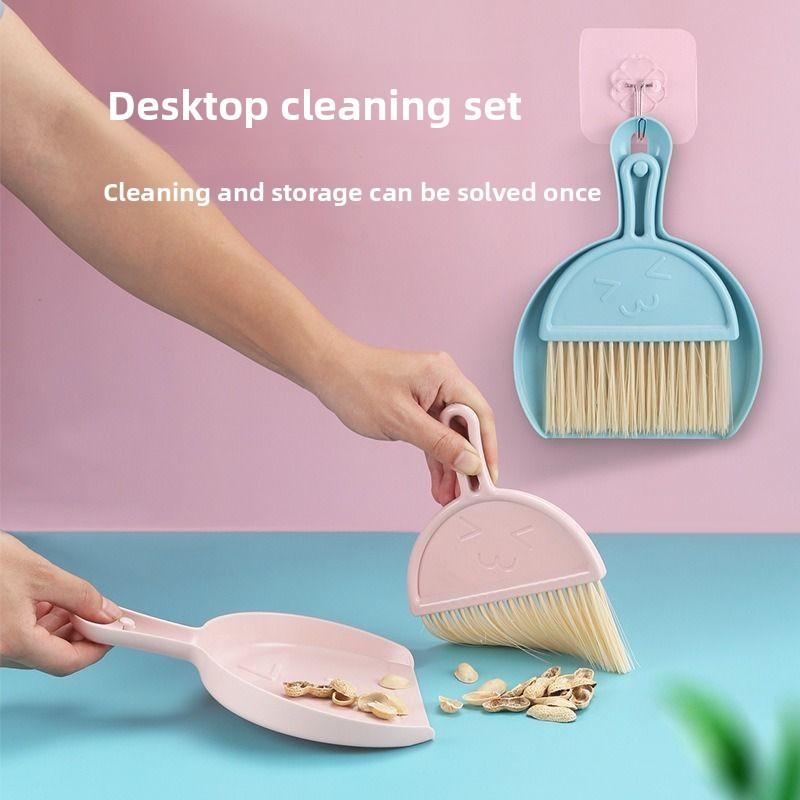 

Smiley Desktop Mini with Dustpan Computer Clutter Cleaning Brush зелений