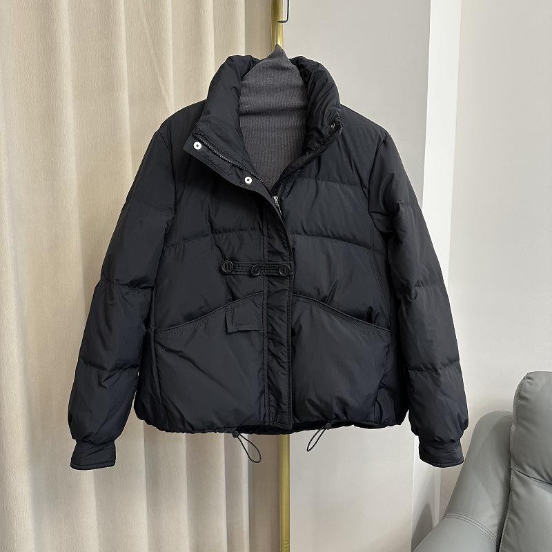 

Новый женский короткий пуховик со стойкой, свободного кроя, с темпераментом, на белом утином пуху, маленькая теплая куртка-хлебушек S (80-62.5 kg) чёрный