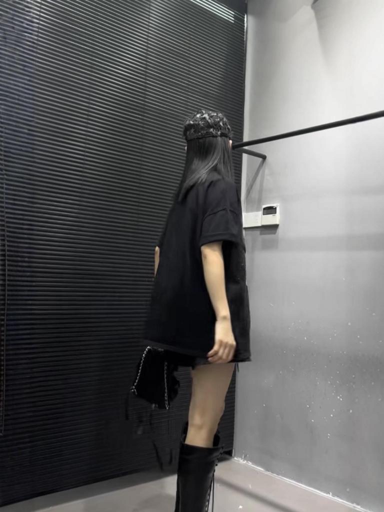 Frühling 2026 Europäischer Stil Damen Mittellanges T-Shirt mit Cartoon-Buchstabenprägung und Farbverlauf