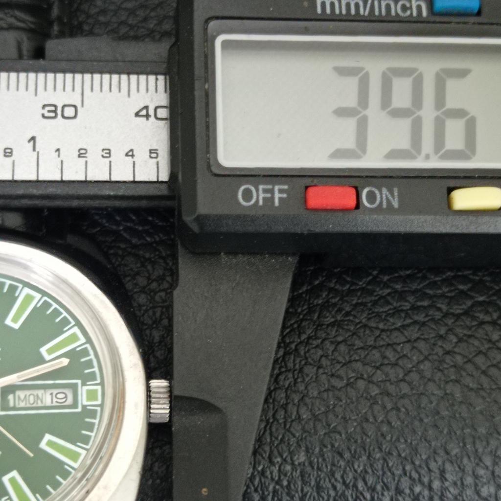 AUTOMATIC VINTAGE RICOH R31 JAPAN MENS GREEN COLOR DIAL WATCH a707741-1