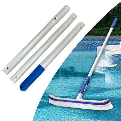 Poste de piscina de aluminio para fácil mantenimiento y limpieza.