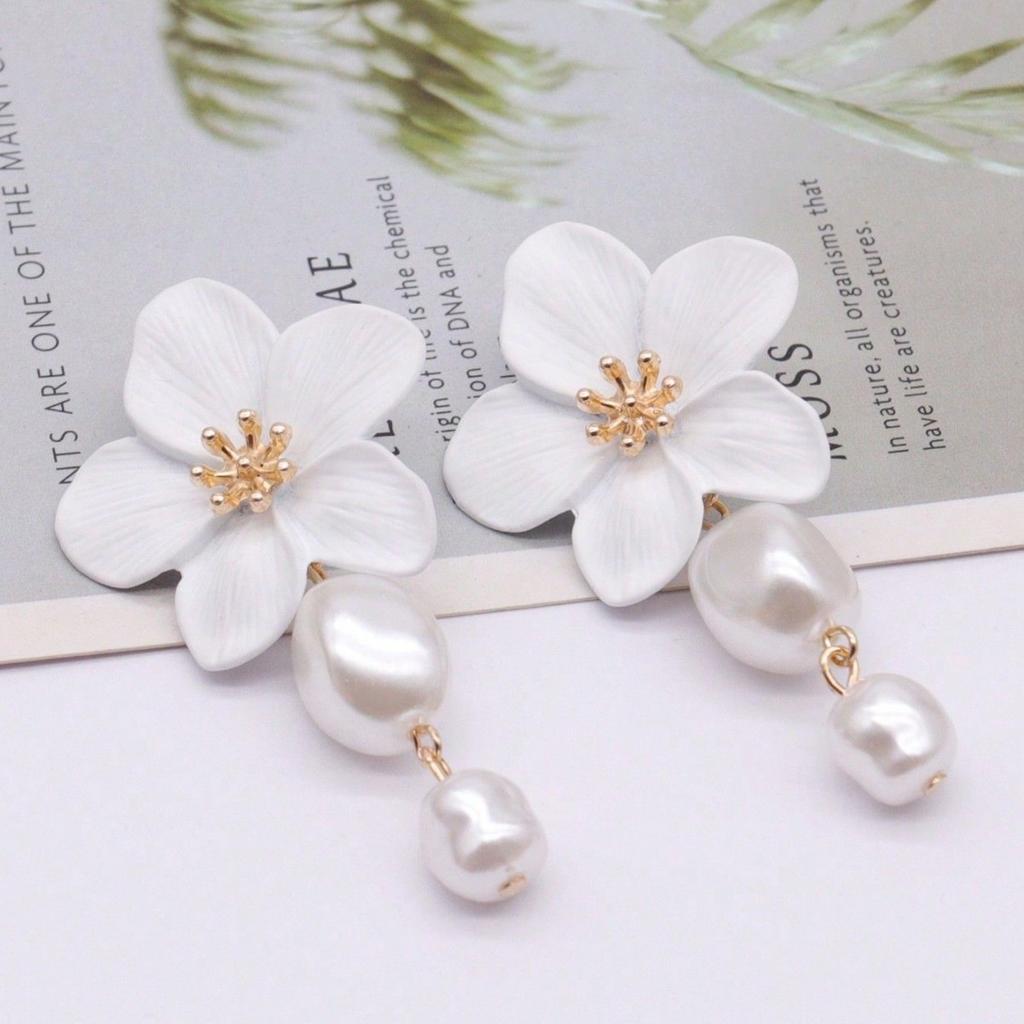 New Korean Fashion Imitation Pearl White Flower Dangle Earrings for Women Drop Earrings Fashion Ear Jewelry New Year Gift