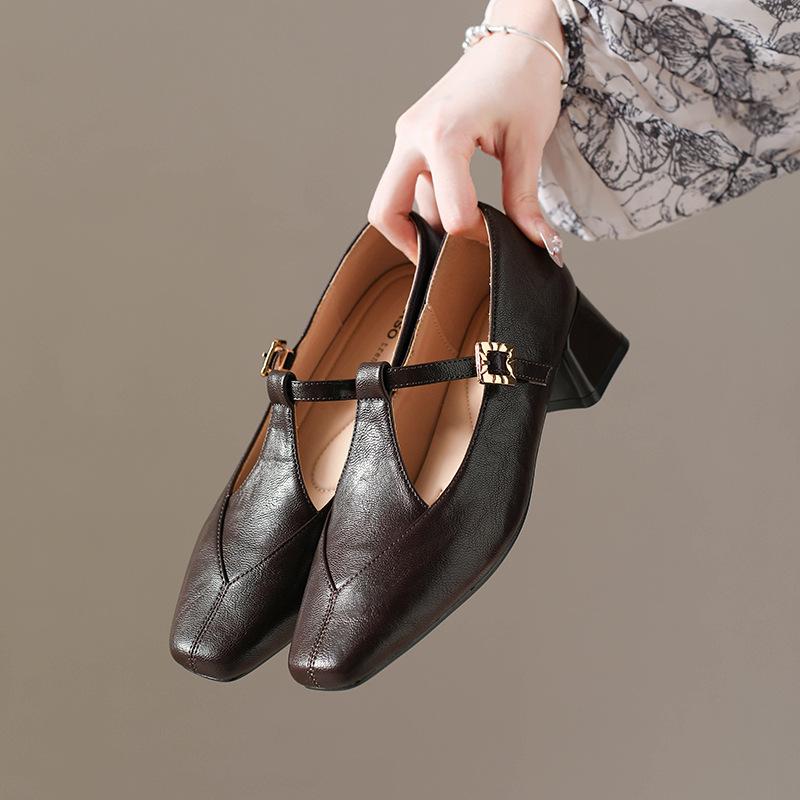 French retro Mary Jane shoes women's 2025 new autumn thick heel medium heel single shoes T-buckle with light mouth small leather shoes