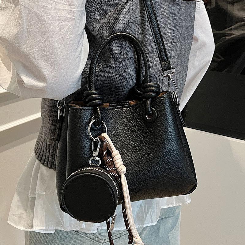 New fashionable and simple lychee pattern portable bucket bag niche design commuter versatile messenger bag women