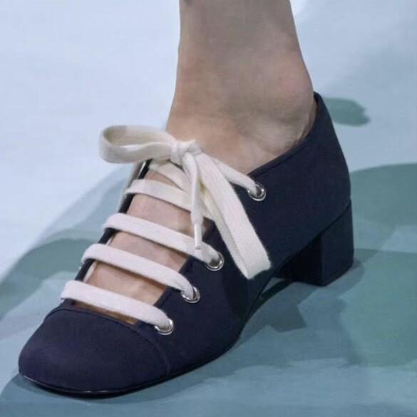 Französische Retro-Nische Schnürung Dicke Ferse Quadratische Zehenpartie Ballerinas Einzelne Schuhe Damen Frühling und Herbst Neu Mary Jane Damenschuhe