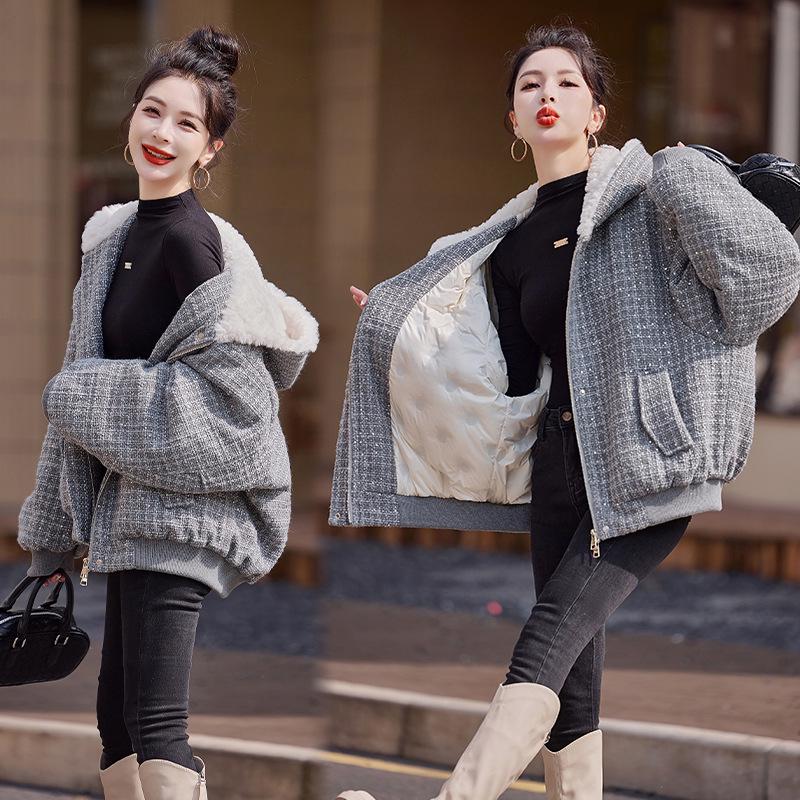 

Женская пуховая куртка с капюшоном в корейском стиле с пайеточной лоскутной техникой и клетчатым дизайном, SY859, 2024 M 115-130 lbs серый