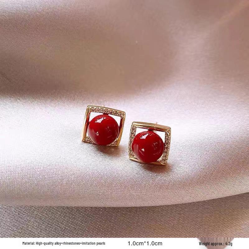 French Retro Pearl Plaid Earrings: Luxury Korean Studs for Women