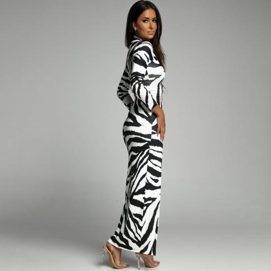 Vestido largo de mujer con cuello alto dividido a rayas de