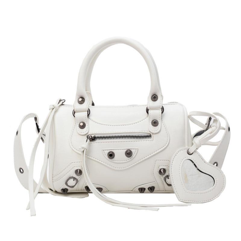 

IELGY Сумка Boston в стиле Spice Girl премиум-класса с заклепками, нишевая сумка через плечо в стиле локомотива бежевый