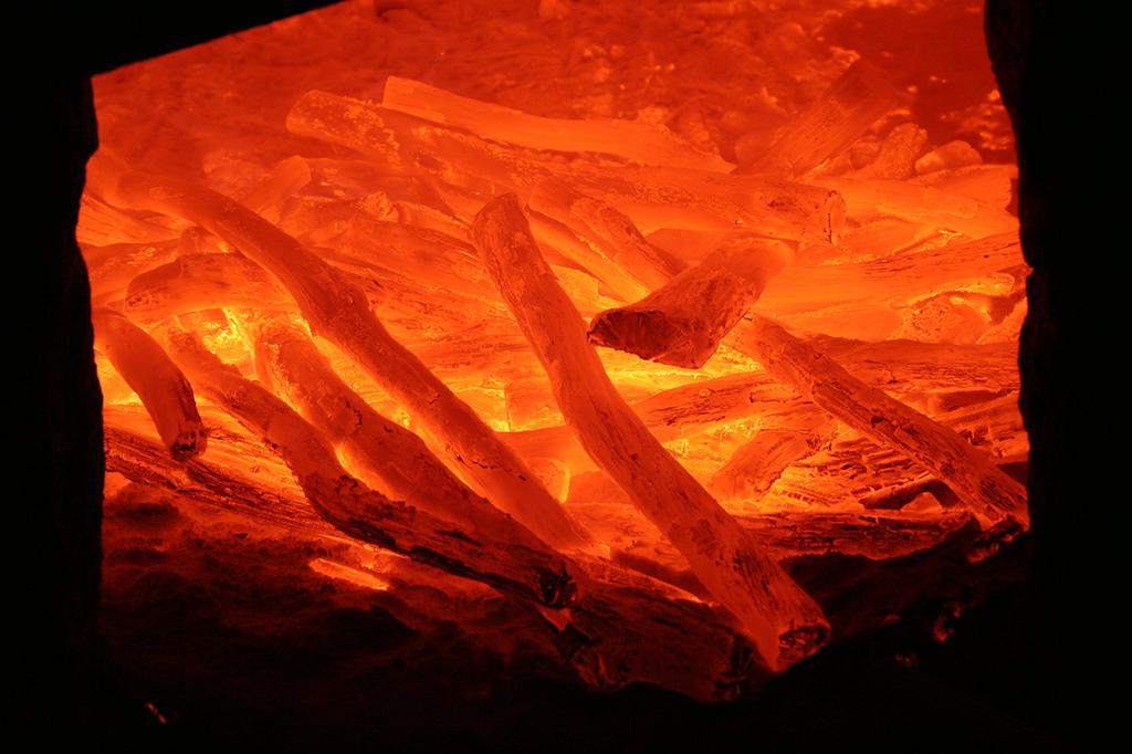 Kishu Binchotan Granules 400g Pack - For interior decoration, ornaments, deodorizing, dehumidifying, and purifying purposes -