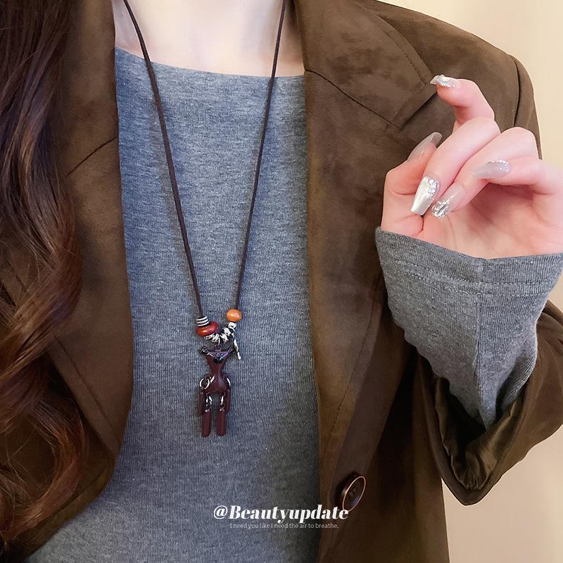 Cute bear pendant necklace niche fashion design sweater chain high sense versatile temperament jewelry accessories