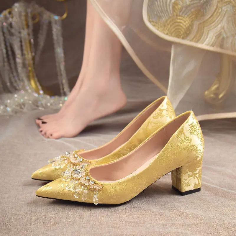 Fashion With Crystals Ladies Pumps Rhinestone Formal Diamond Wedding Bride Shoe Medium Heels Pointed Toe Women's Shoes on Sale Wholesale