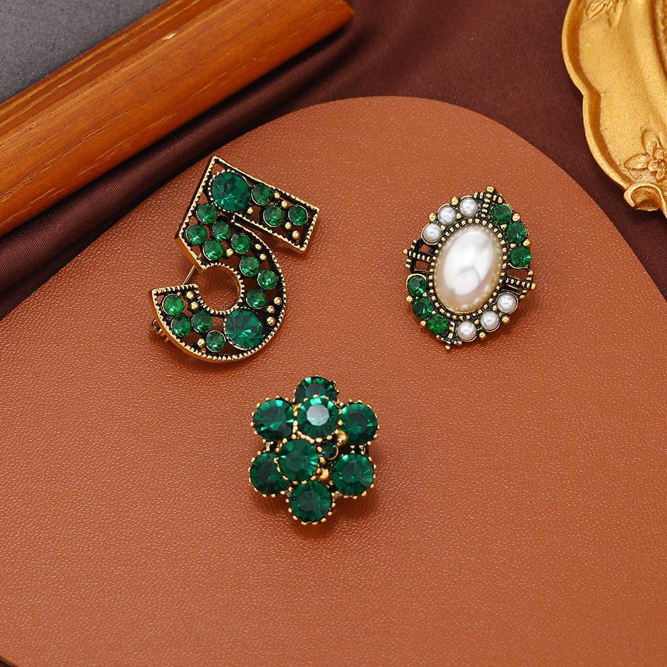 Vintage Baroque Crystal Cross Brooch for Women & Men - Rhinestone Classic Badge