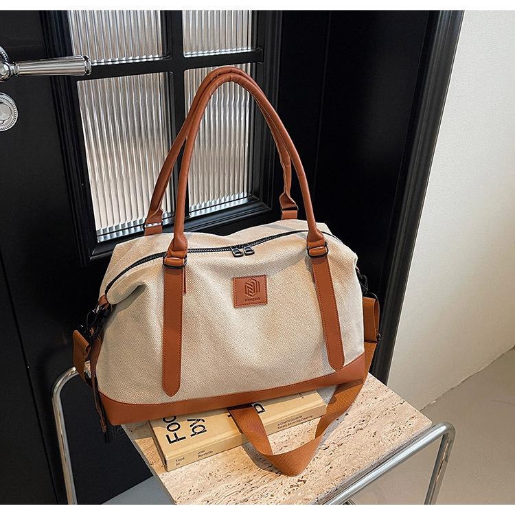 

Многофункциональная дорожная сумка большой вместимости. Новая универсальная сумка для поездок на работу и обратно. Модная сумка в спортивном стиле. коричневый