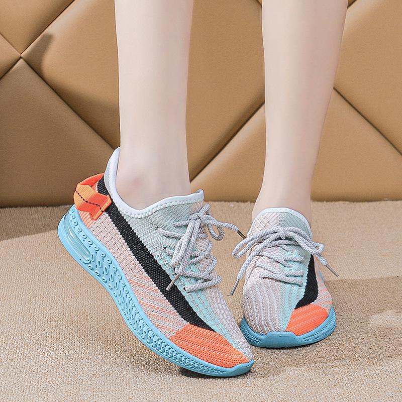 2025 Spring/Summer Women's Breathable Flyknit Mesh Running Shoes with Soft Sole
