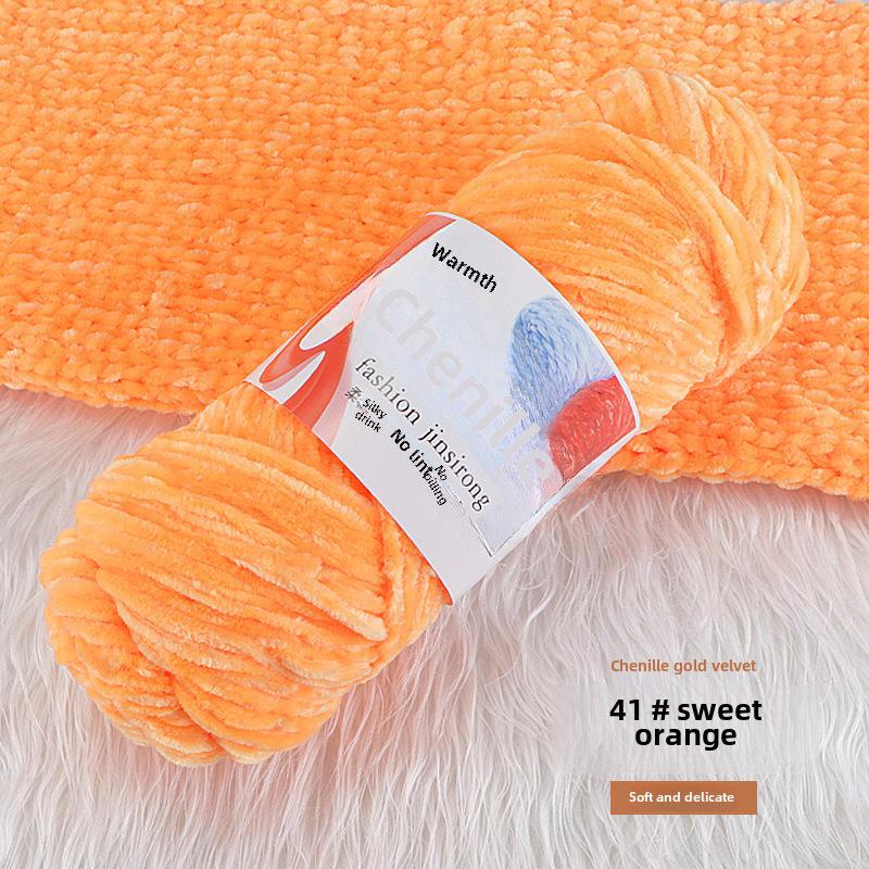 

Вязаный шарф, шапка, тапочки крючком из золотистого бархата синели, набор для самостоятельной работы из кукольной шерсти